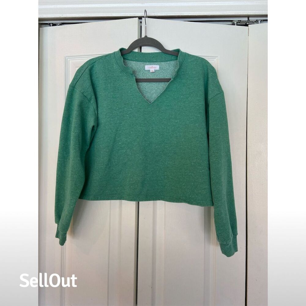 Colsie Women's Green V-Neck Cropped Pullover Sweater Size M